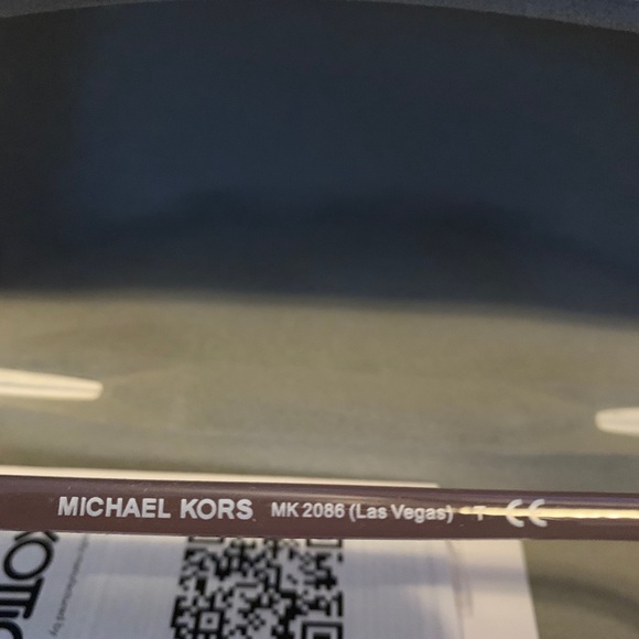 Michael Kors “Las Vegas” studded sunglasses - Picture 2 of 2